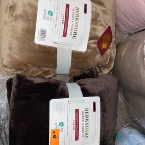 Luxury velvetsoft ultra supreme throw 2 pack